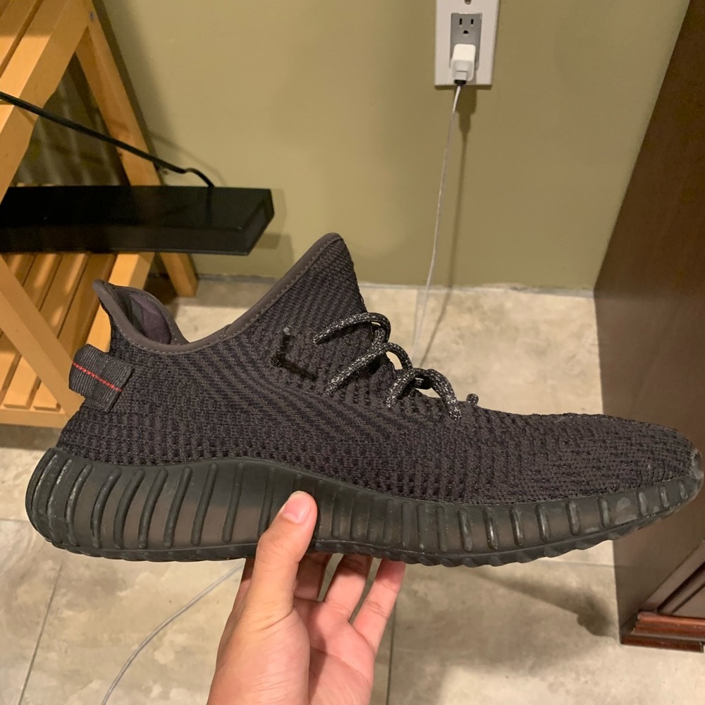 Black static yeezys - Picture 1 of 10
